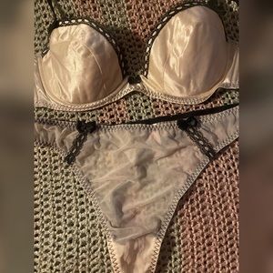 Vintage Victoria’s Secret Bra Panties Set